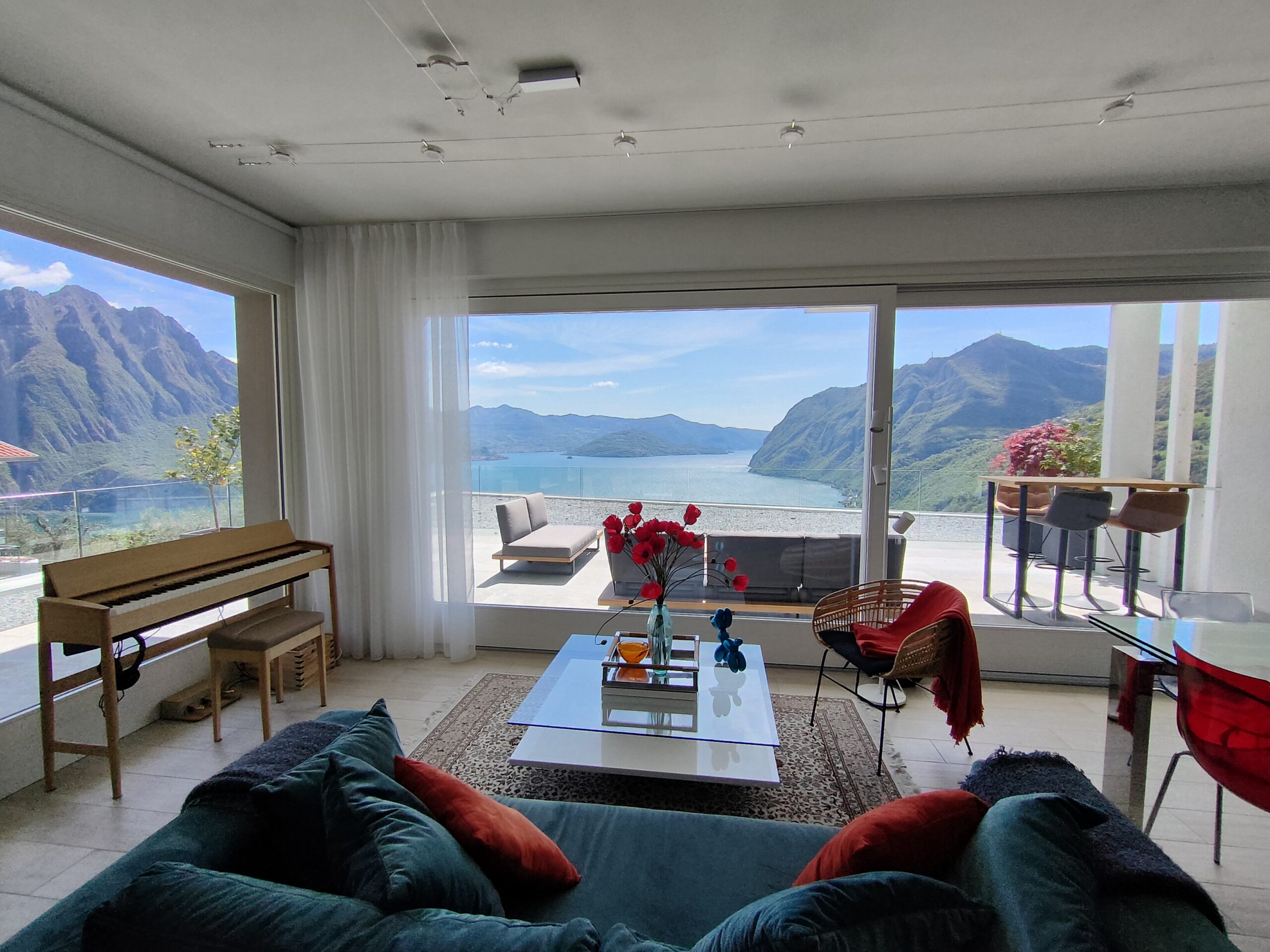 Elegant living space in Fabula Home Rental with stunning lake views and stylish decor