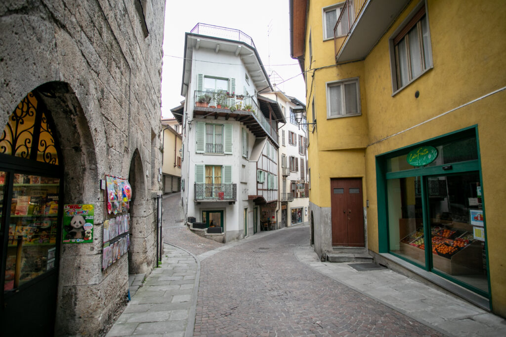 Charming view of Lovere's traditional Italian architecture with cobbled streets and historic buildings