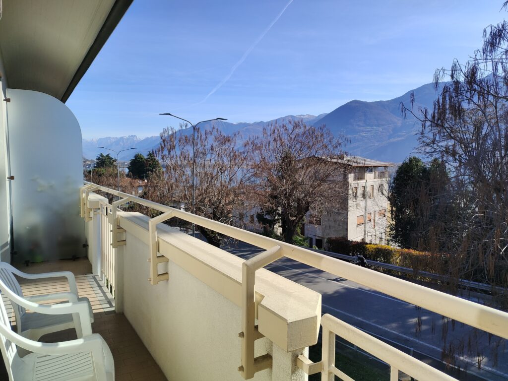 Expansive balcony in GiannaRosa Apartment featuring stunning mountain views in Lovere