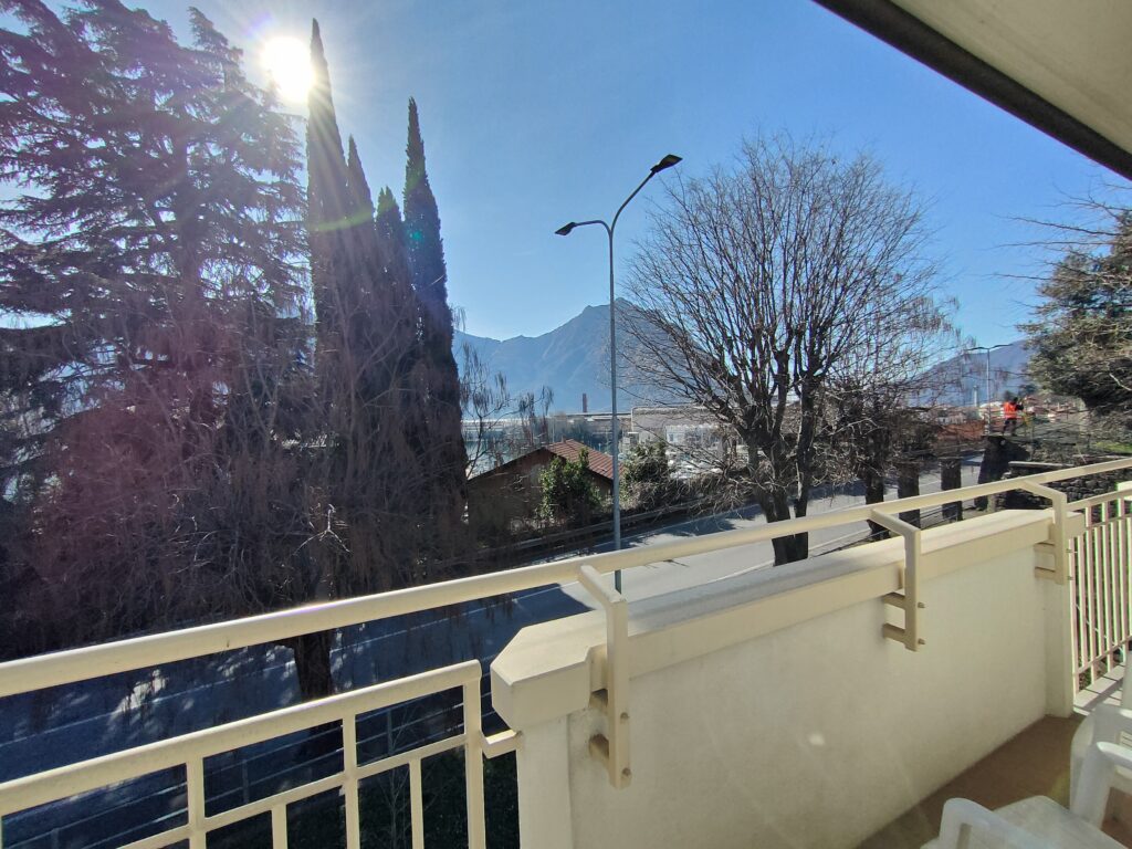 Scenic balcony overlooking Lovere's picturesque landscapes from GiannaRosa Apartment