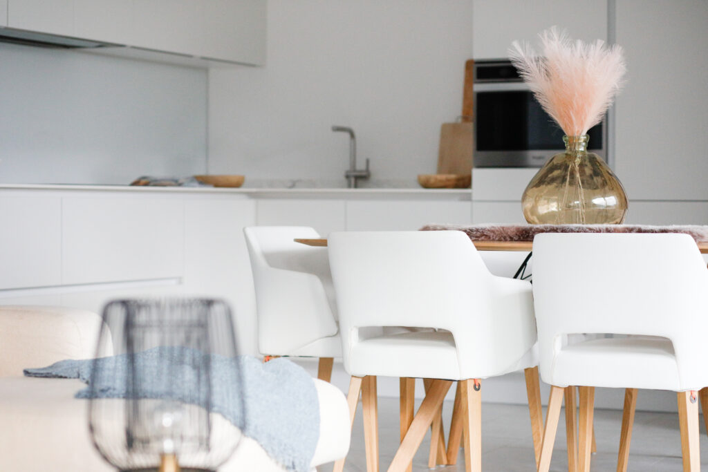 Sleek white chairs around a minimalist dining table at Seliera, Lake Iseo