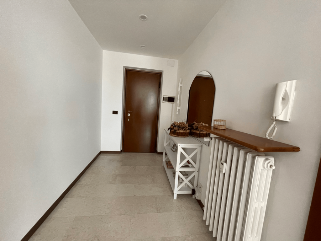 Casa Pluto's hallway with a decorative mirror and warm lighting