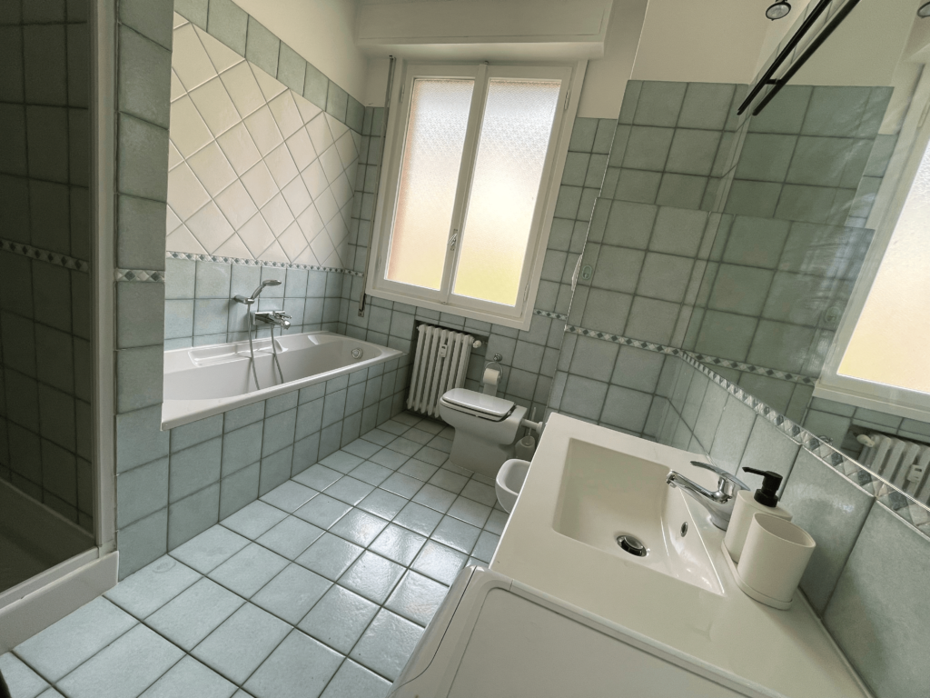 Sleek modern bathroom with bathtub and tile design at Casa Pluto