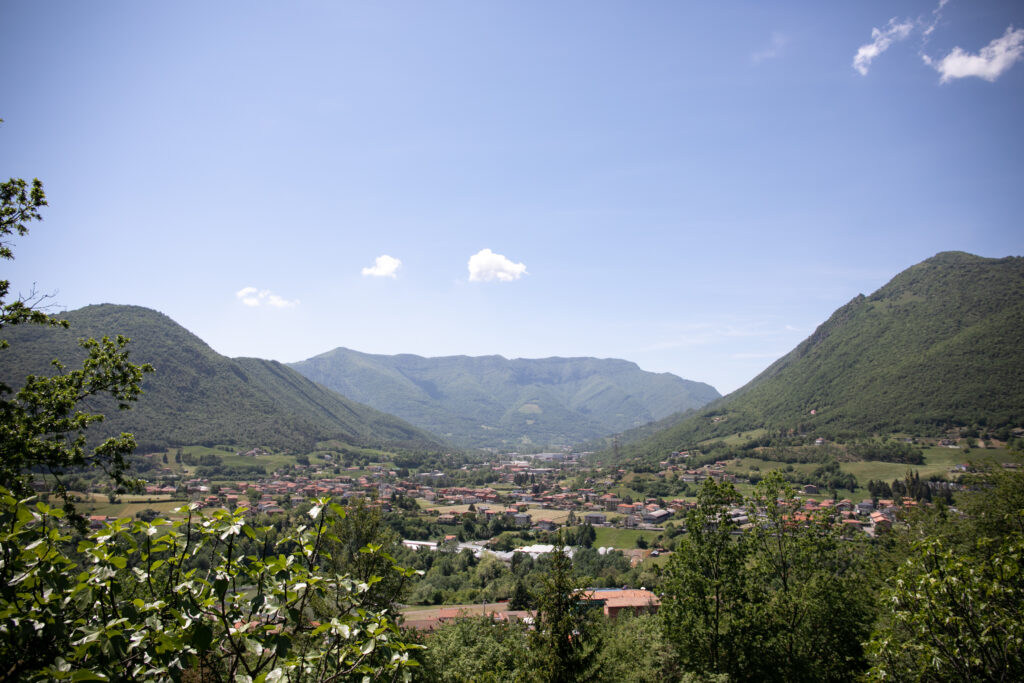 Breathtaking panoramic view of the Sovere hills and valleys as seen from Villa Simone