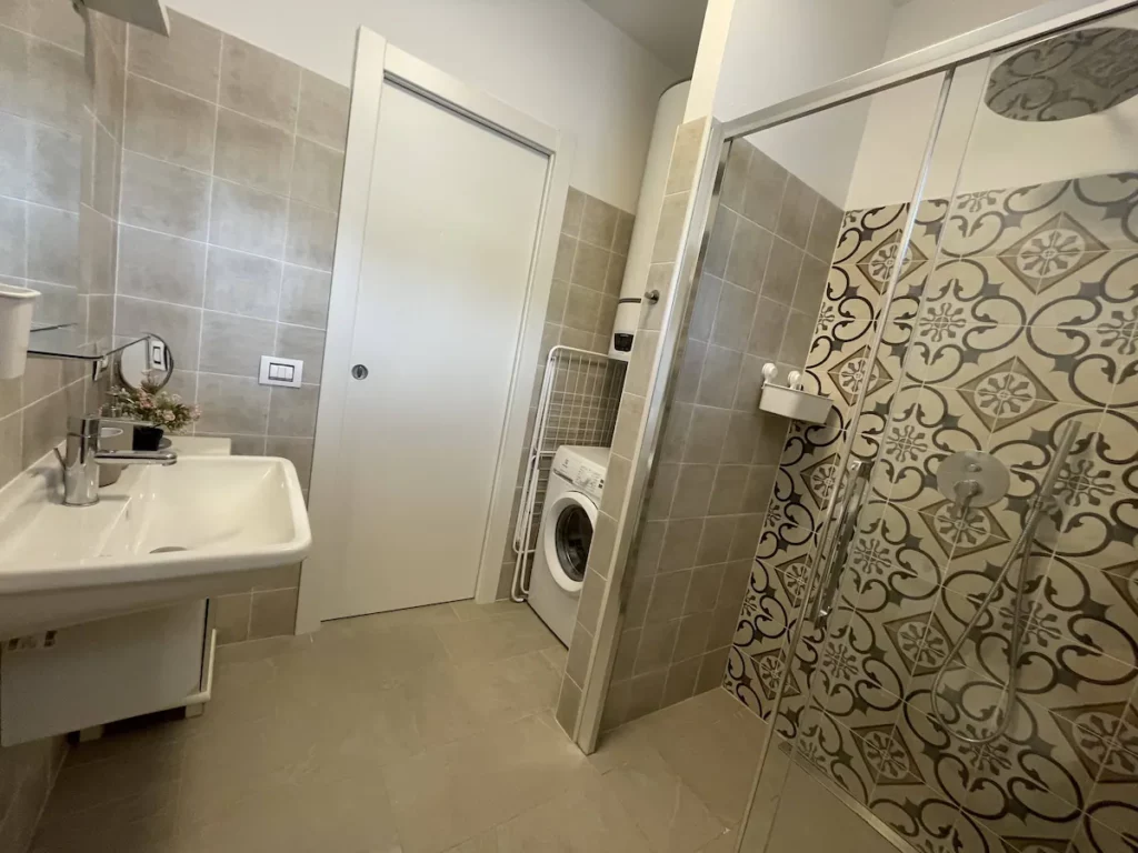 Elegant bathroom with patterned shower tiles at Wonder House