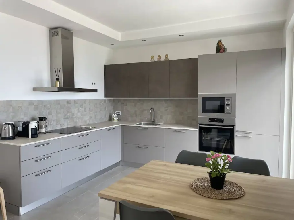 Modern kitchen with a view of Lake Iseo at Wonder House