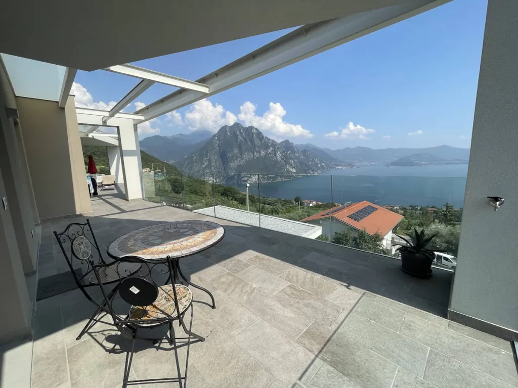 Scenic patio area at Wonder House showcasing Lake Iseo and surrounding mountains